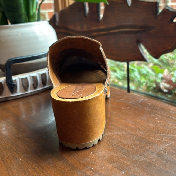 Predictions Leather Collection Tan Leather Vintage Clogs Sz 9 - Picture 10 of 13